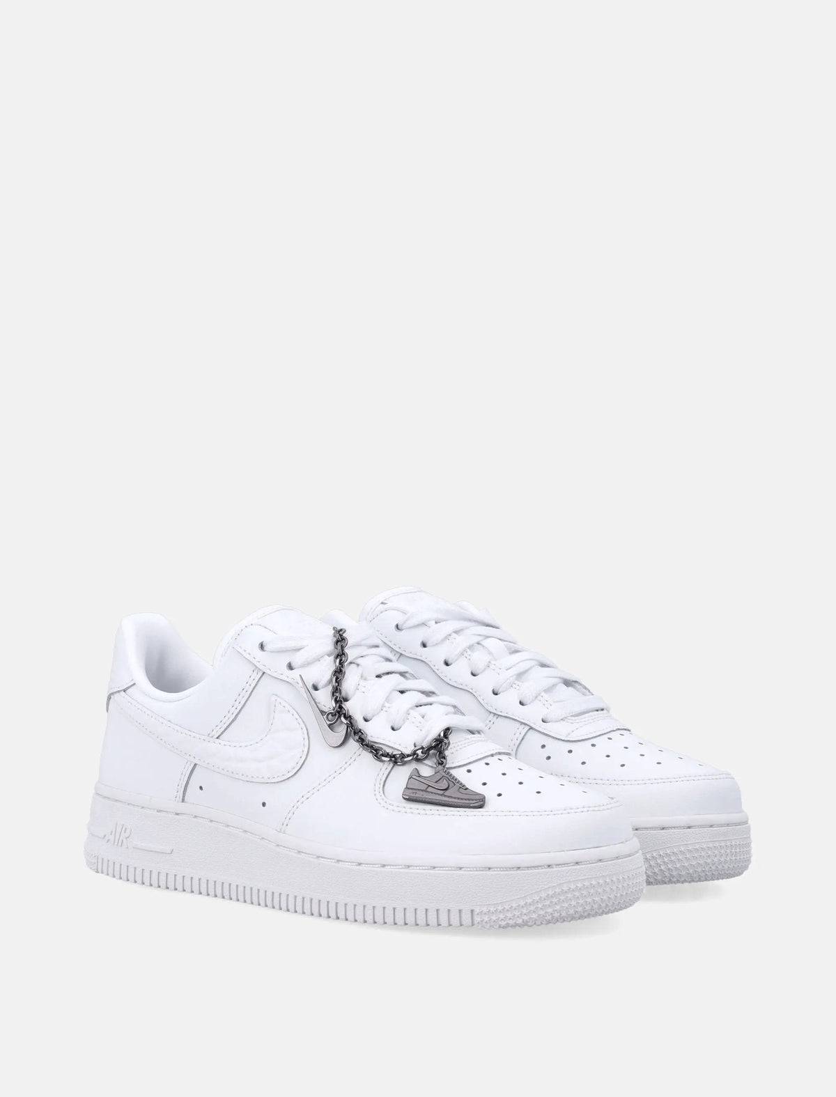 Nike Air Force 1 ’07 Low women’s sneakers in white